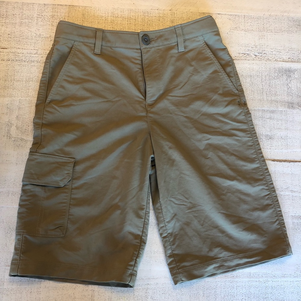 Boys khaki Under armor golf shorts YLG